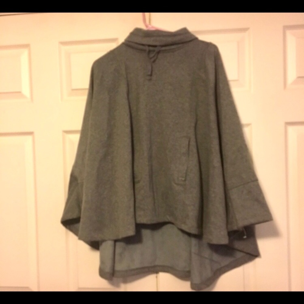 Ugg Gray Poncho Cape Fleece Sweater only worn once